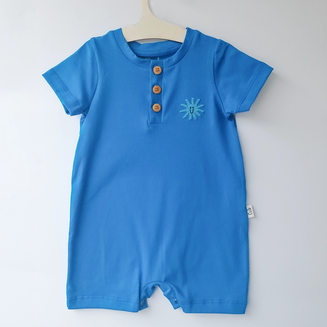 Macaquinho Azul Bordado Sol