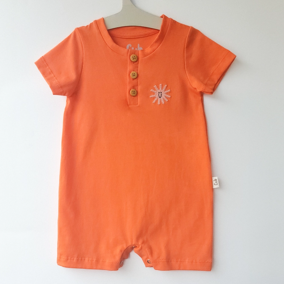 Macaquinho Laranja Bordado Sol